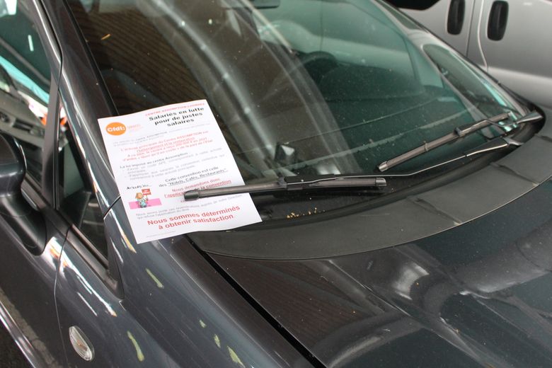 Les tracts ont été déposés sur nombre de véhicules.