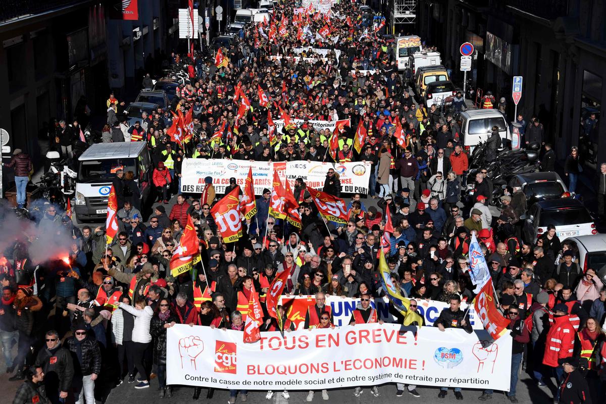 greve du 18 octobre les syndicats dans la rue ce mardi pour reclamer des hausses de salaires
